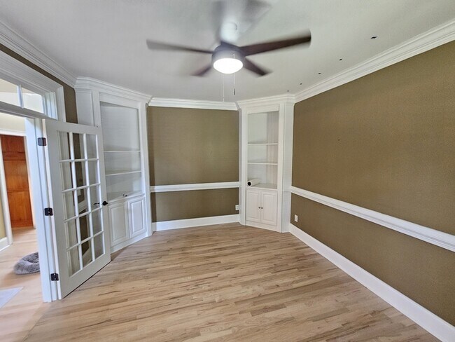 Building Photo - Lake Front Luxury in Chapin!