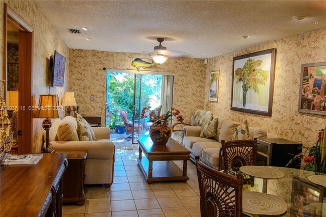 Building Photo - 8044 NW 41 Ct