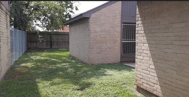 Building Photo - 8223 Furlong Ln
