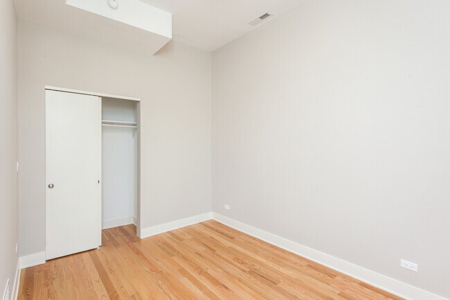 Building Photo - 1134 W 18th St