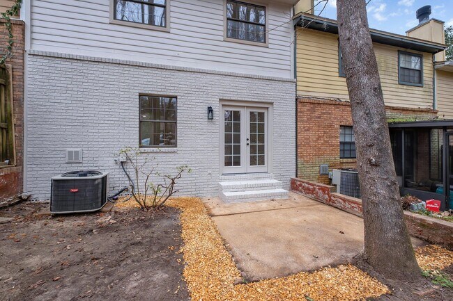 Building Photo - 1305 Cross Creek Cir