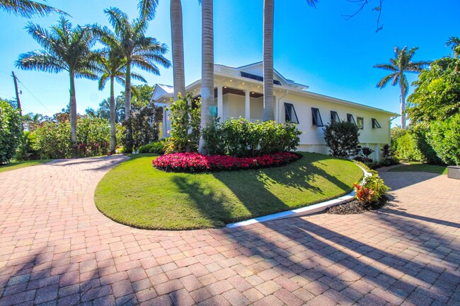 Building Photo - **STUNNING POOL HOME**4BEDS / 4.5BATHS**AQ...