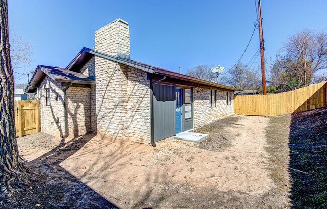 Building Photo - 5703 Gloucester Ln