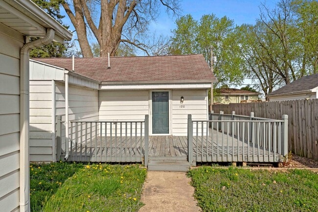 Building Photo - 3 Bedroom Home In Chesterton