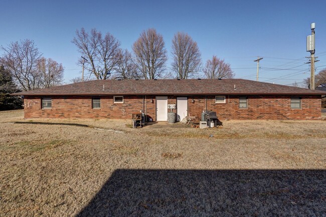 Building Photo - Updated 2 Bedroom Duplex in Republic, MO!