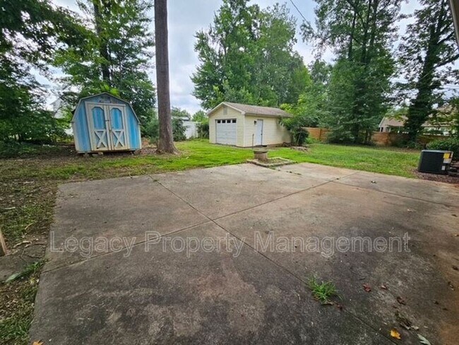Building Photo - 3700 Miller Dr