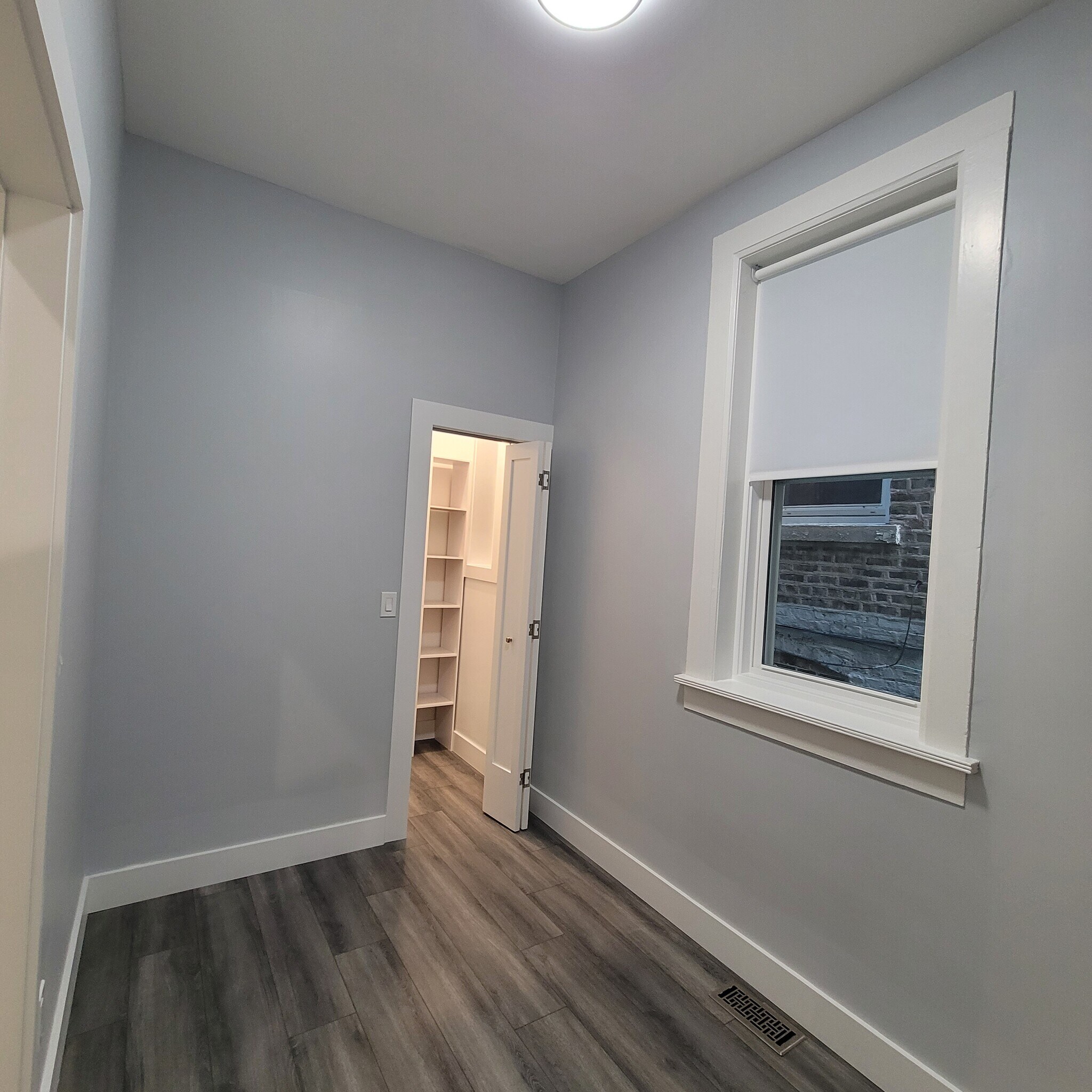 Building Photo - 2306 S Oakley Ave