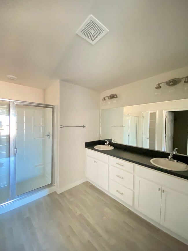 Building Photo - Desirable Marion Oaks Neighborhood 4/2/2 *WON'T LAST*