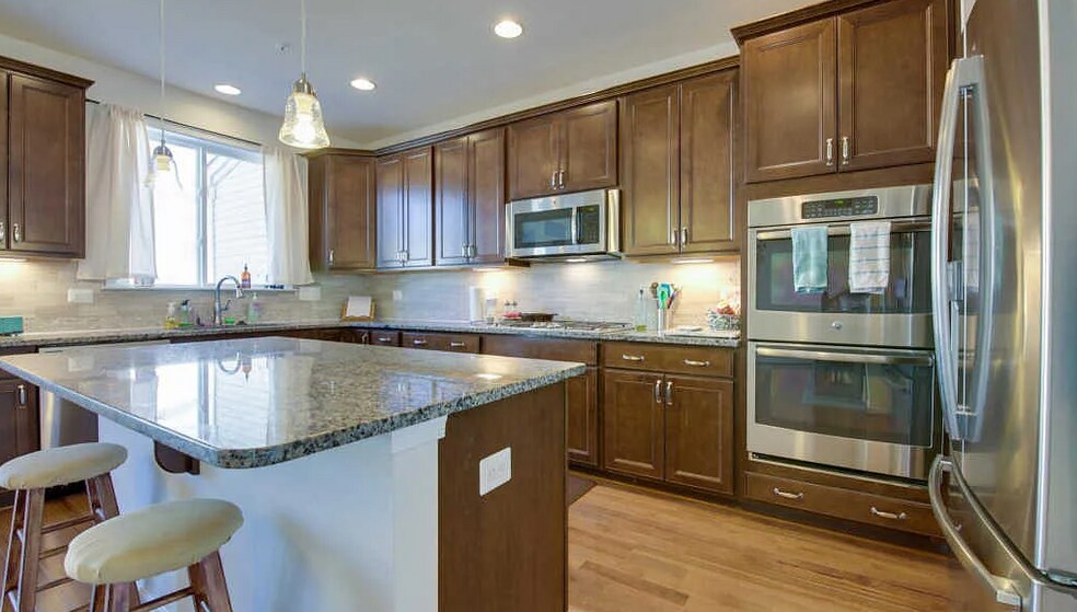 Building Photo - 517 Pebblebrook Ln