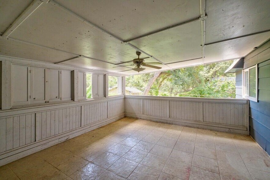 Building Photo - 610 W 35th St