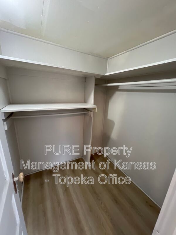 Building Photo - 430 NE Lime St