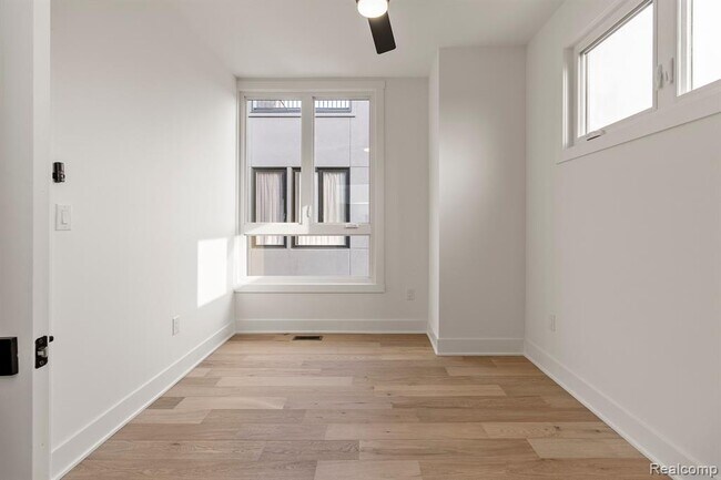 Building Photo - 2037 11th St