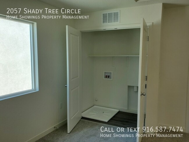 Building Photo - 2057 Shady Tree Cir