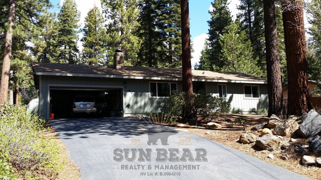 Building Photo - Quaint Home w Garage in Incline!