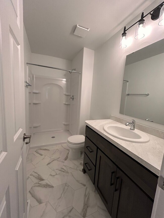 Building Photo - 3 Bed 3 Bath Townhome