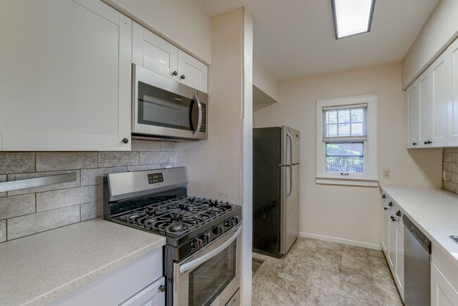 Building Photo - Great Location Close To Aksarben Village!!