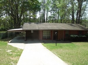 Building Photo - r6030