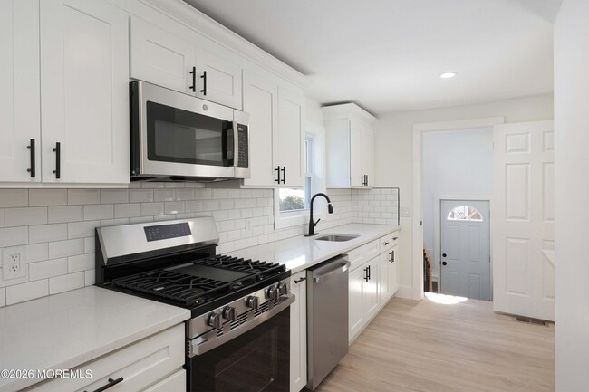 Building Photo - 1216 8th Ave