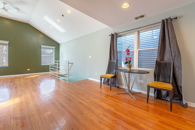 Building Photo - 524 N Ashland Ave