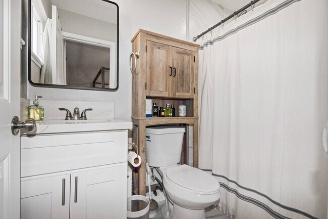 Building Photo - 2131 Ilex Ave