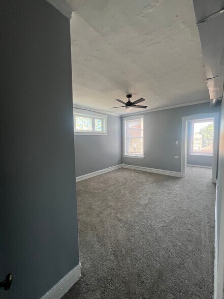 Building Photo - 6715 S Ridgeland Ave