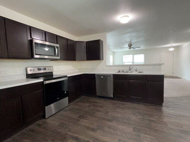 Building Photo - 114 Rockingham Way
