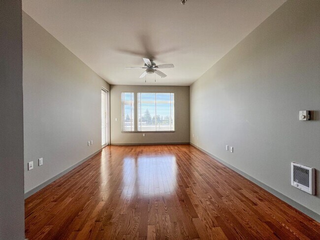 Building Photo - 2Bd/2Ba Burien Condo
