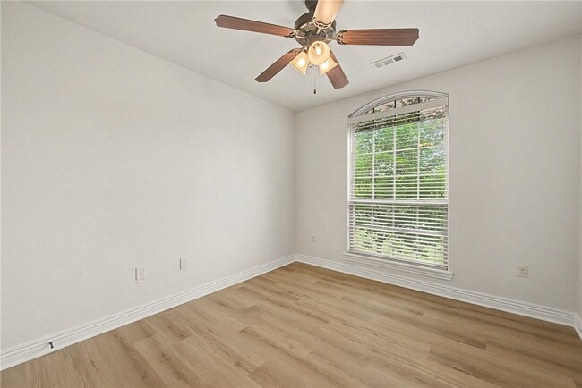 Building Photo - 208 McDaniel St