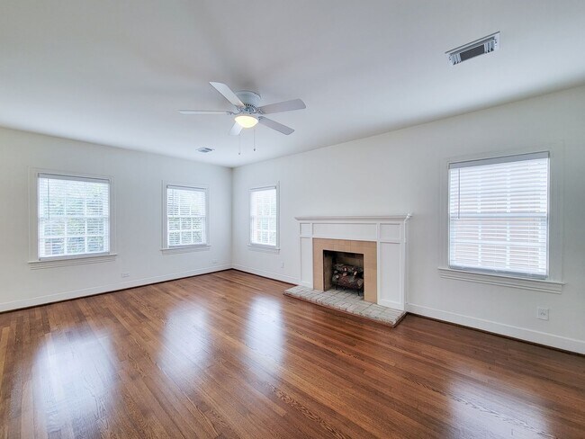 Building Photo - 1728 Hawthorne St