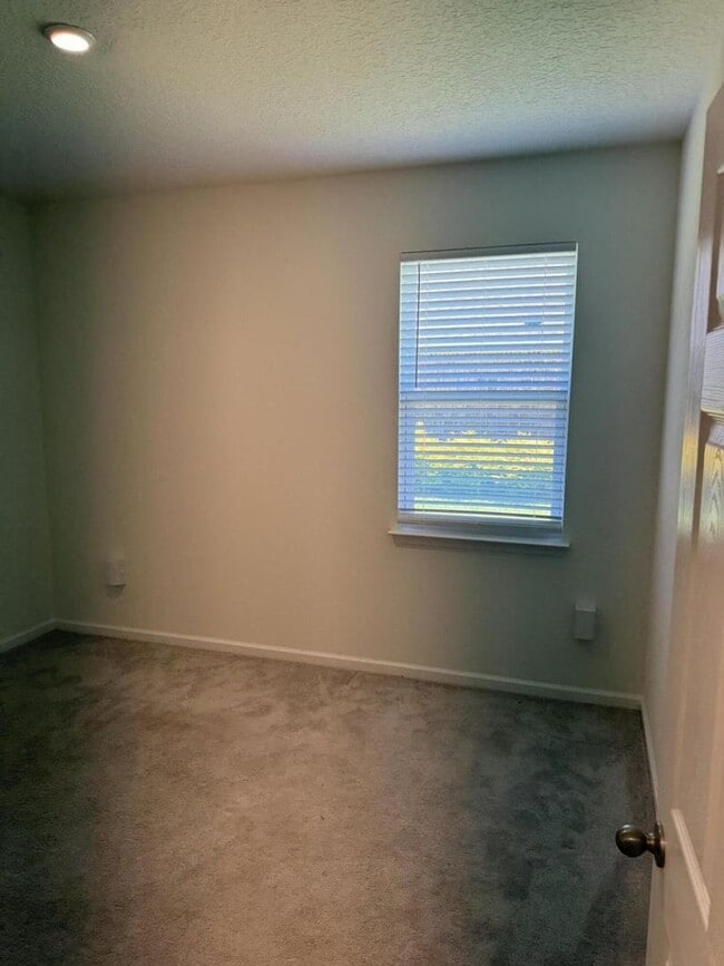 Building Photo - Charming 4 bedroom 3 bathroom in Yellow River Ranch