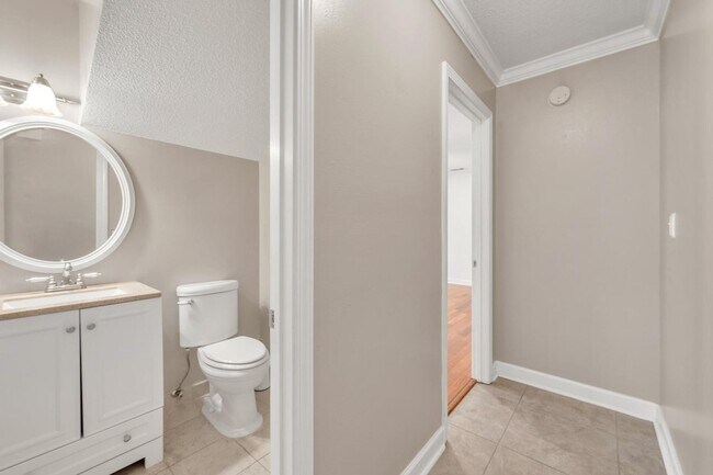 Building Photo - 117 Fairway Dr