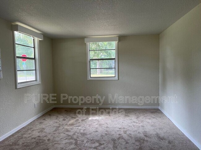 Building Photo - 2205 NE 14th Ave