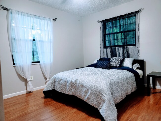 Building Photo - 10777 Bolyard Dr