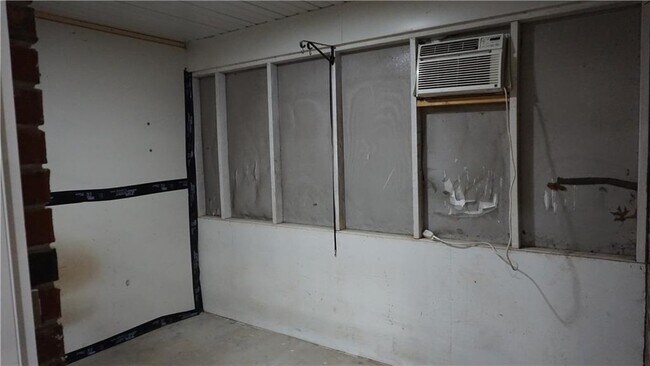 Building Photo - 107 N Elm Springs Rd