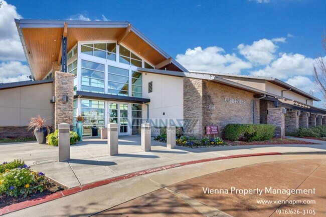 Building Photo - 700 Lincolnshire Cir