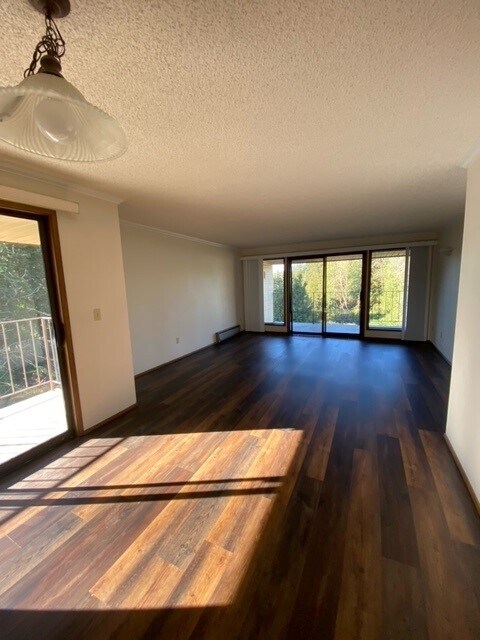 Building Photo - 107 La Villa Dr