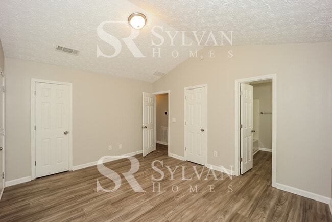 Building Photo - 11 Laurel Dr