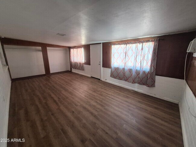 Building Photo - 3945 W Orange Dr