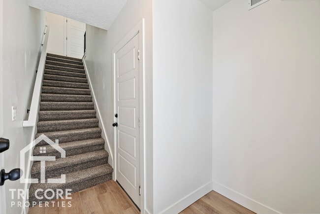 Building Photo - townhome