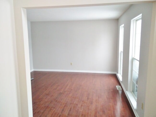 Building Photo - 3-Bedroom Gem in Desirable Sicklerville Ne...