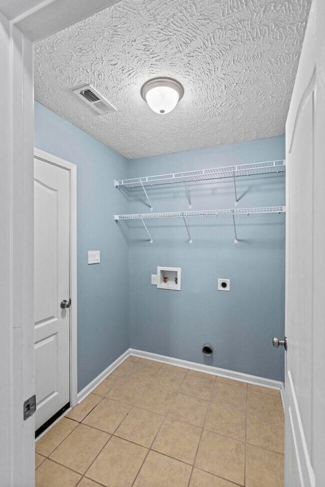 Building Photo - Beautiful home in great neighborhood!