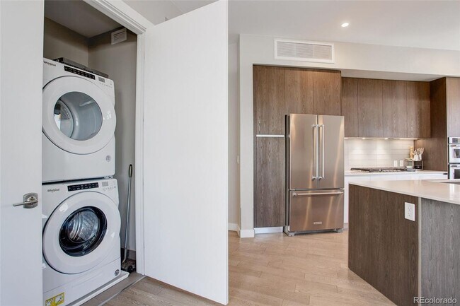 Building Photo - Stunning 2-Bedroom Condo at Sloan's Lake's Premier Lakehouse Community