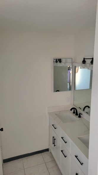 Building Photo - 117 Chicago Woods Cir