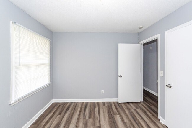 Building Photo - 107 Greenhurst Ave