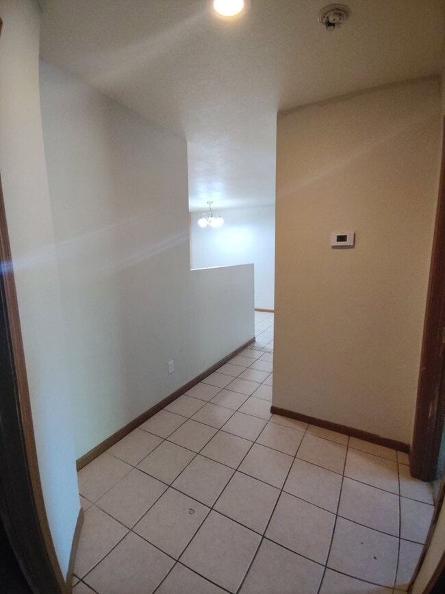 Building Photo - 2 bedroom, 1 bathroom apartment in Wickliffe