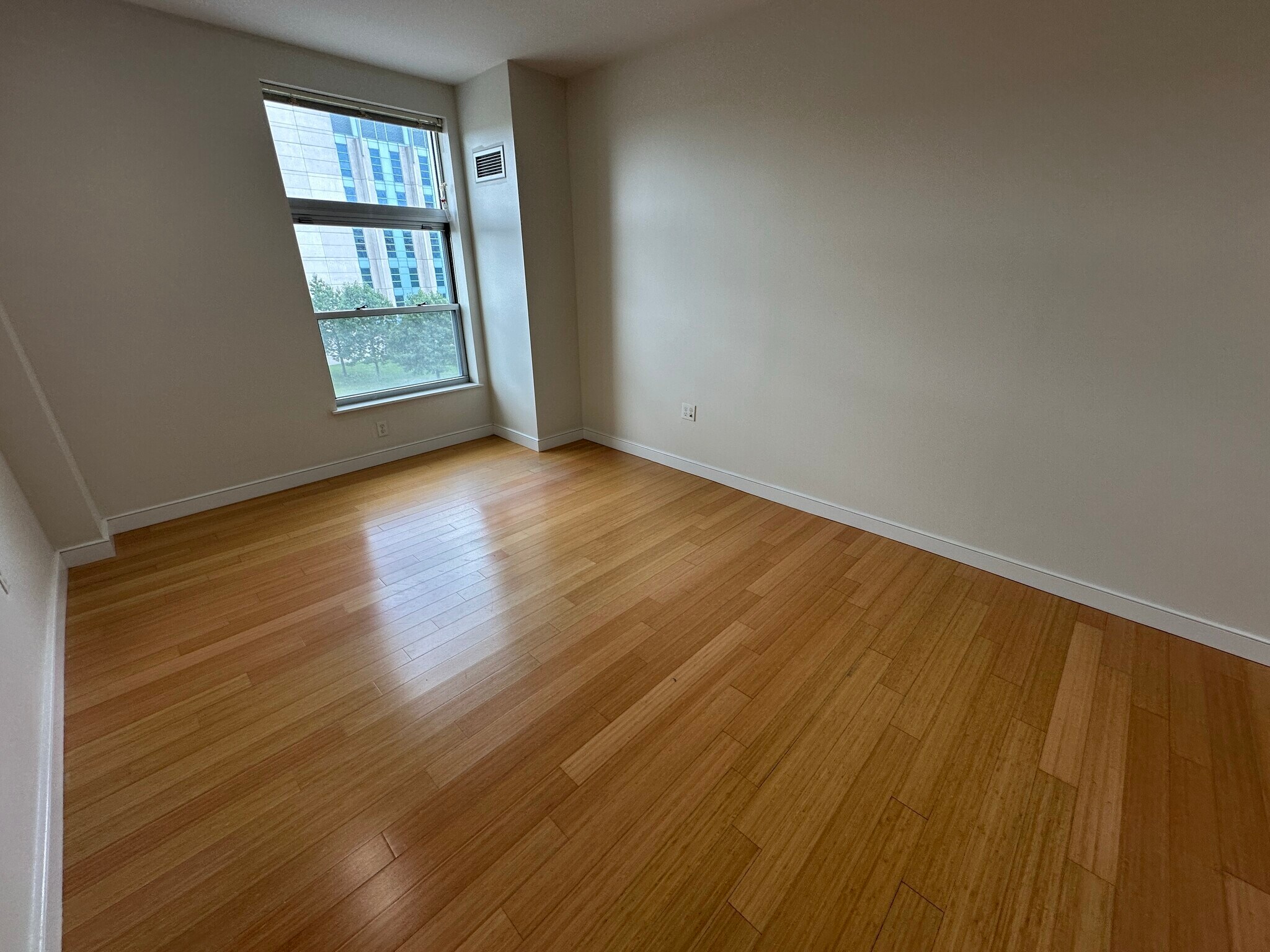 Building Photo - 609 Albany St