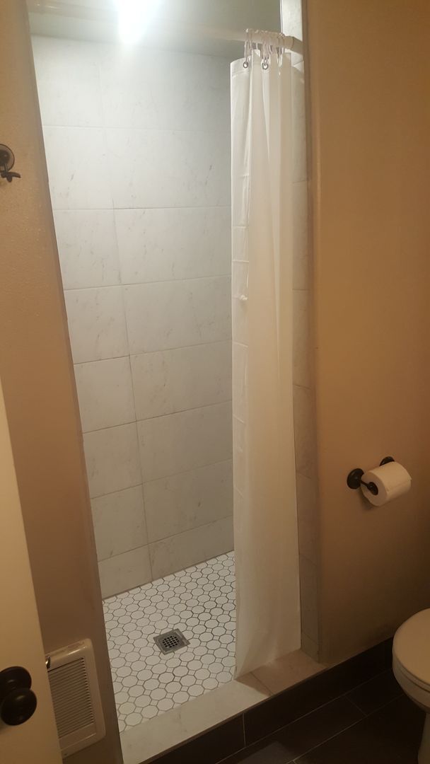 Building Photo - Snellgrove Townhome