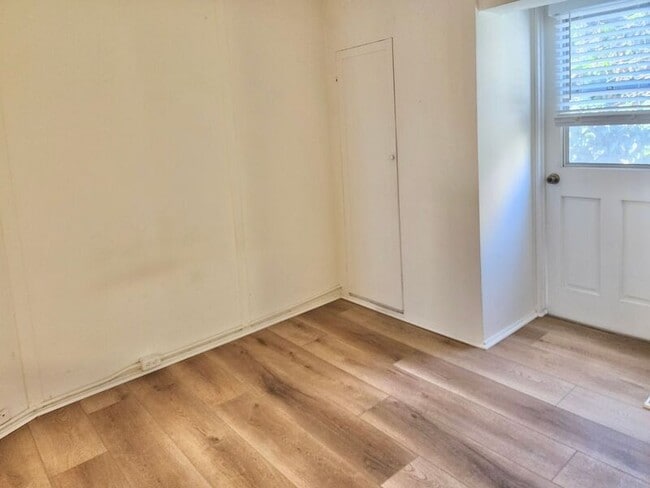 Building Photo - 258 Center St