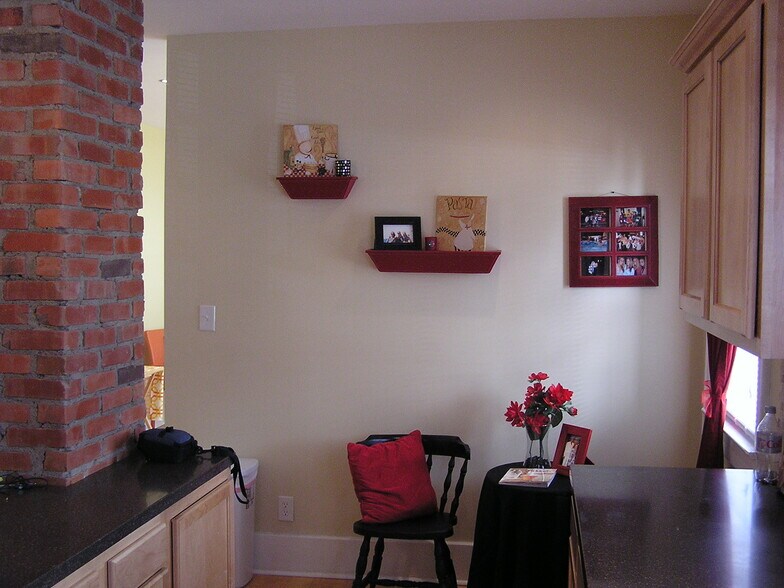 Building Photo - 425 Roosevelt Ave