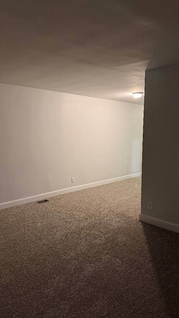 Building Photo - 914 Clark St